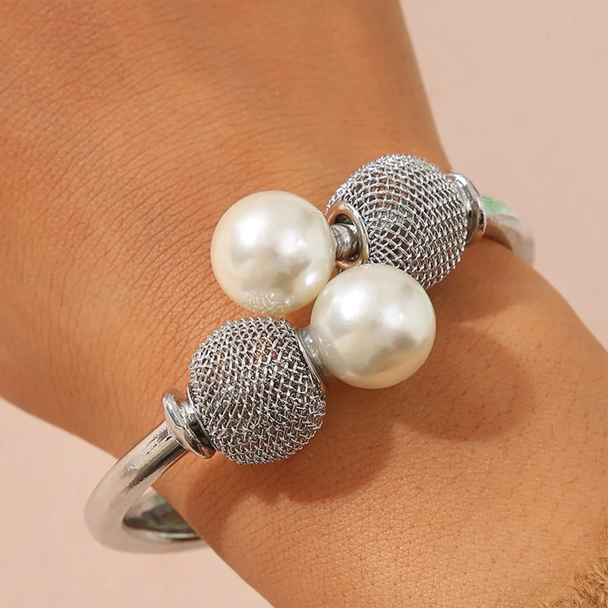 Bracelete Ajustável com Pérola