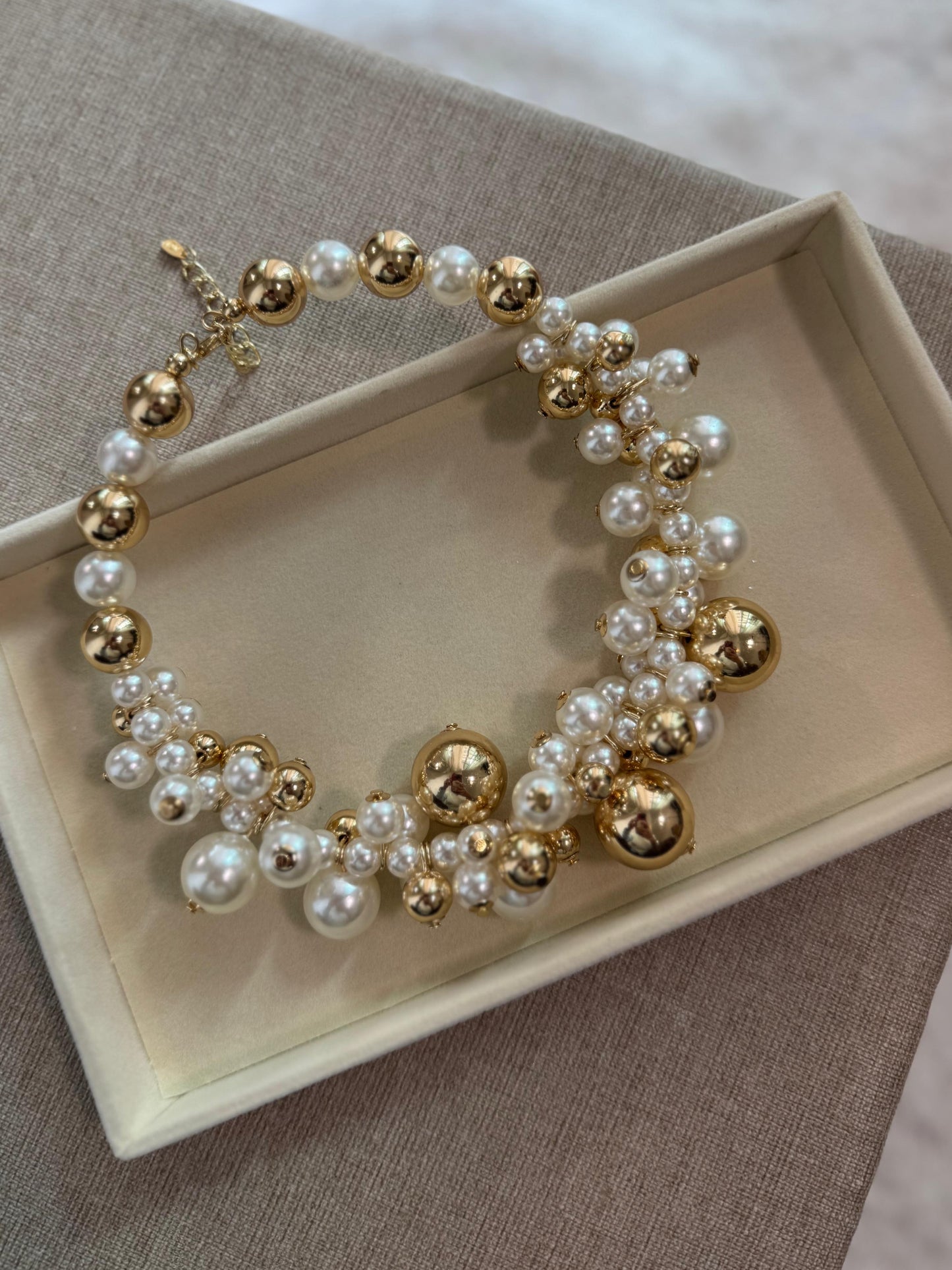 Choker Bolas e Pérolas Dourado