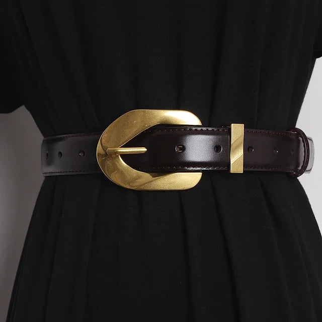 Cinto Maxi em Couro com Fivela Dourada