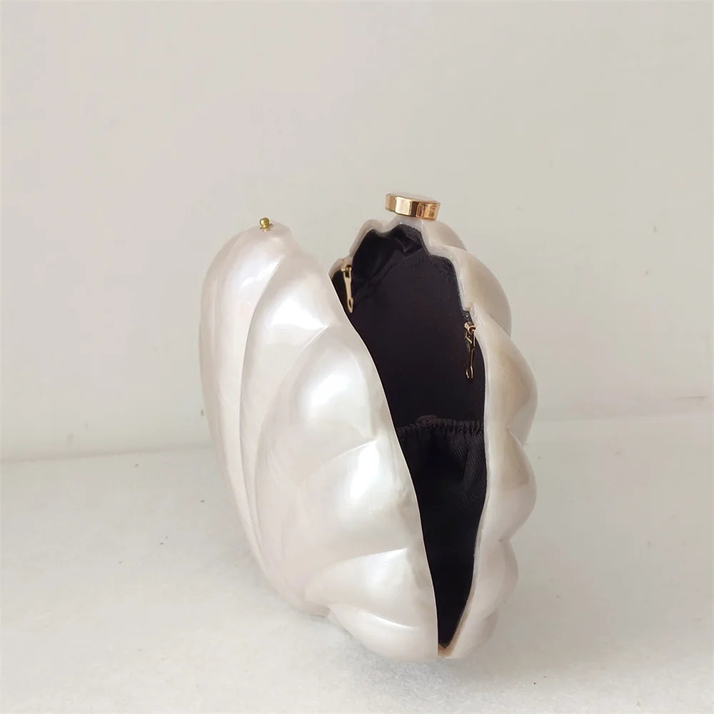 Clutch Concha Perolada com Alça Marmorizada