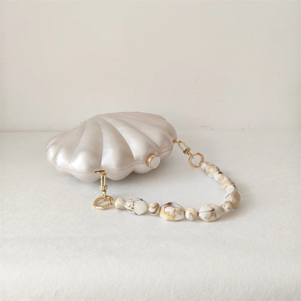 Clutch Concha Perolada com Alça Marmorizada