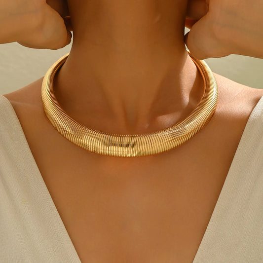 Colar Choker Tubo Dourado