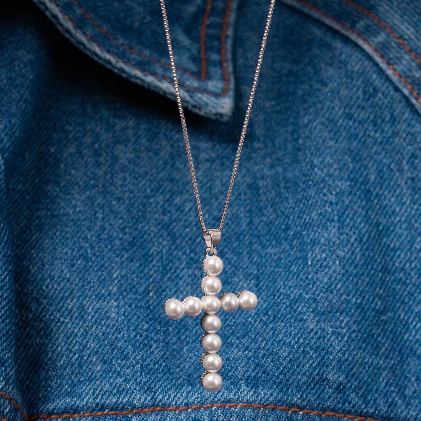 Colar Cruz com Pérolas