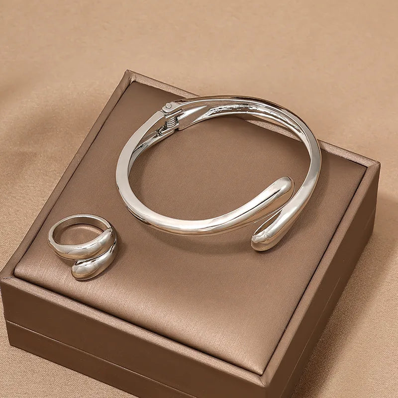 Conjunto Colar, Pulseira e Anel Contorno
