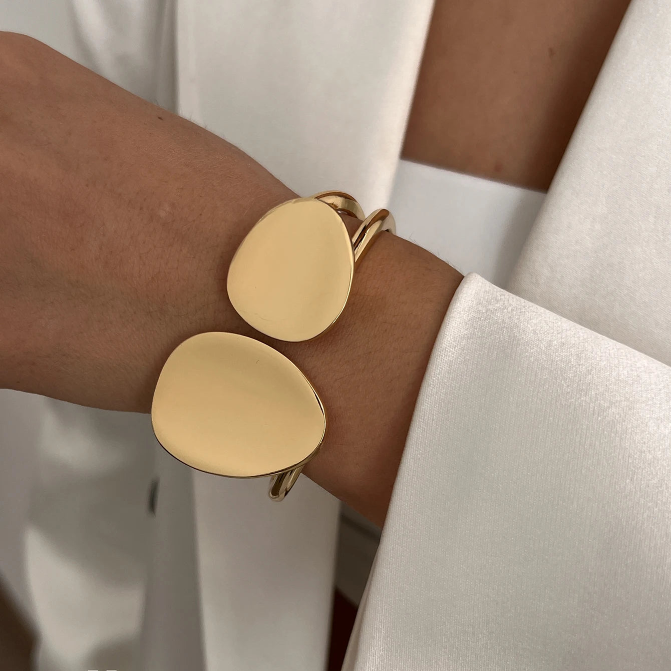 Trio de Pulseiras Esculturas Douradas