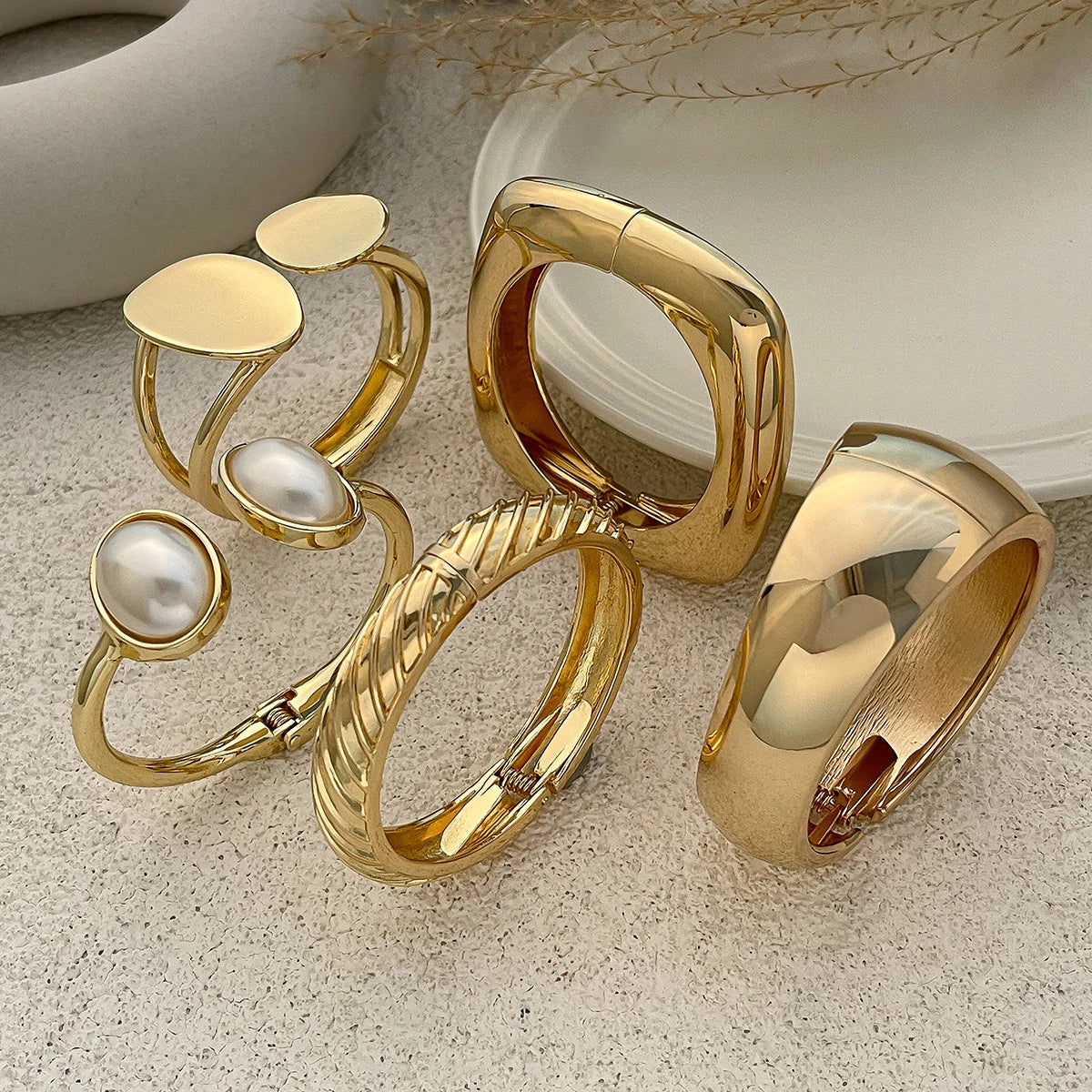 Trio de Pulseiras Esculturas Douradas