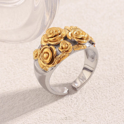 Anel com Aplicação de Flor Dourado Ajustável