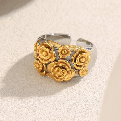 Anel com Aplicação de Flor Dourado Ajustável