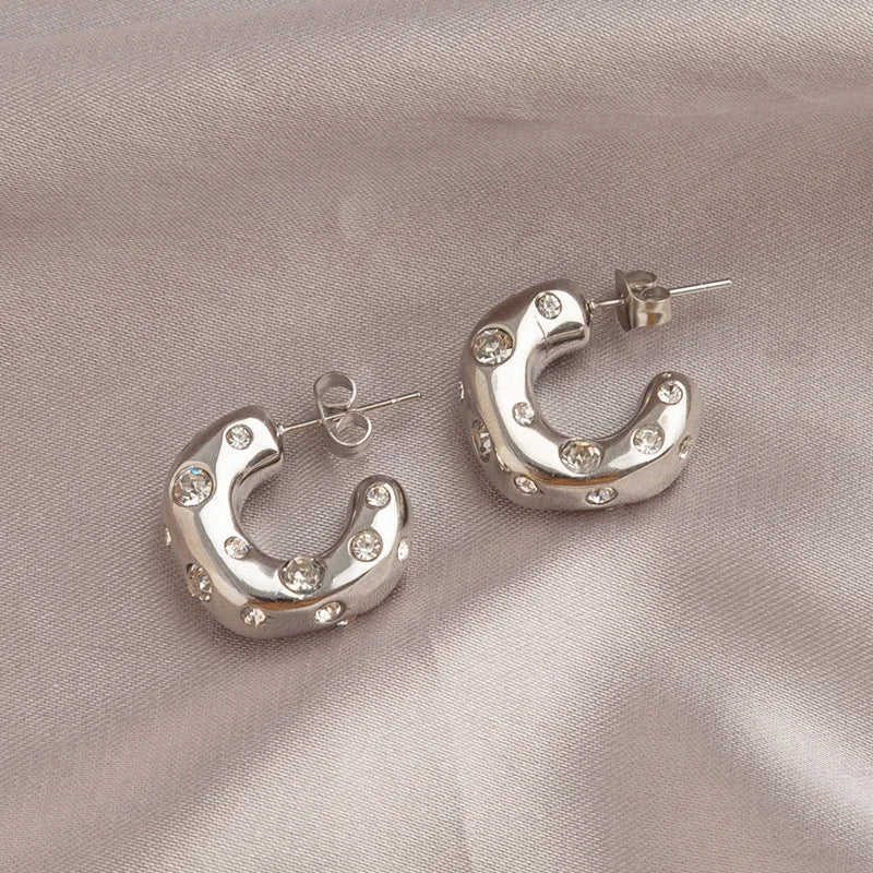 Brinco Argola Cravejado com Pérola e Zircônia