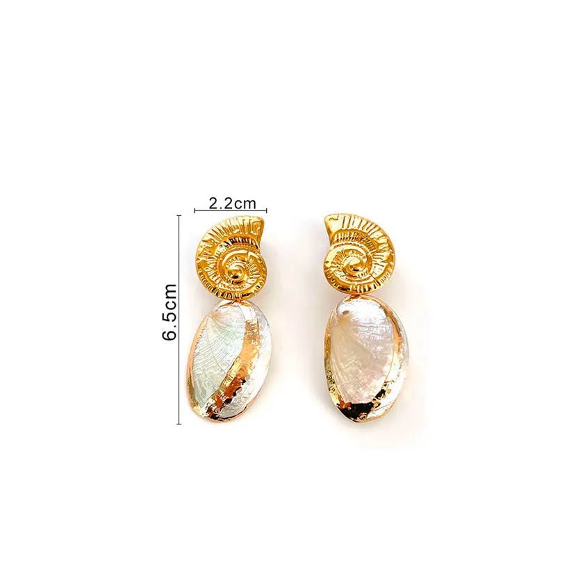 Brinco Concha com Pérola Dourado