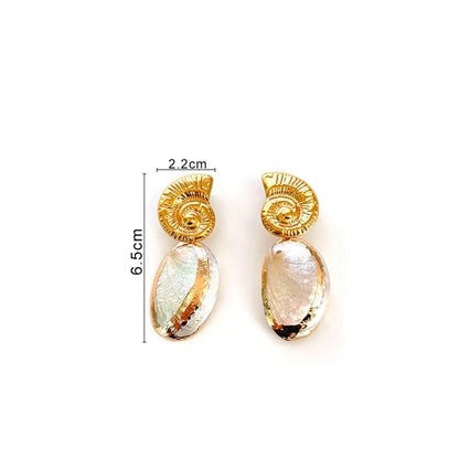 Brinco Concha com Pérola Dourado