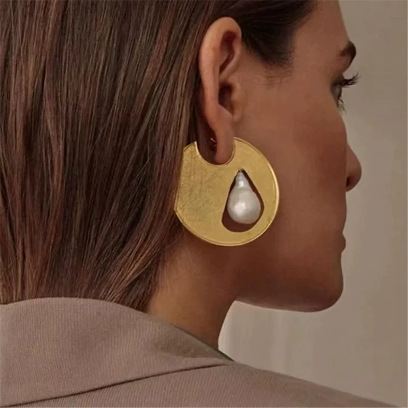 Brinco Disco Dourado com Pérola | Semi Joia DUUE