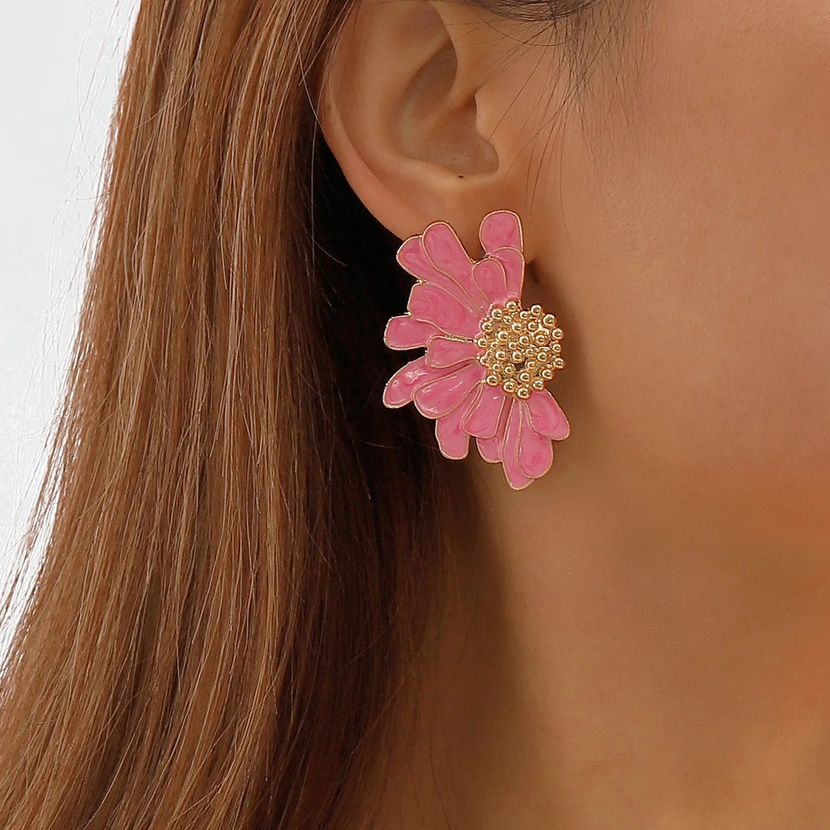 Brinco Flor Romântica com Detalhes Dourados