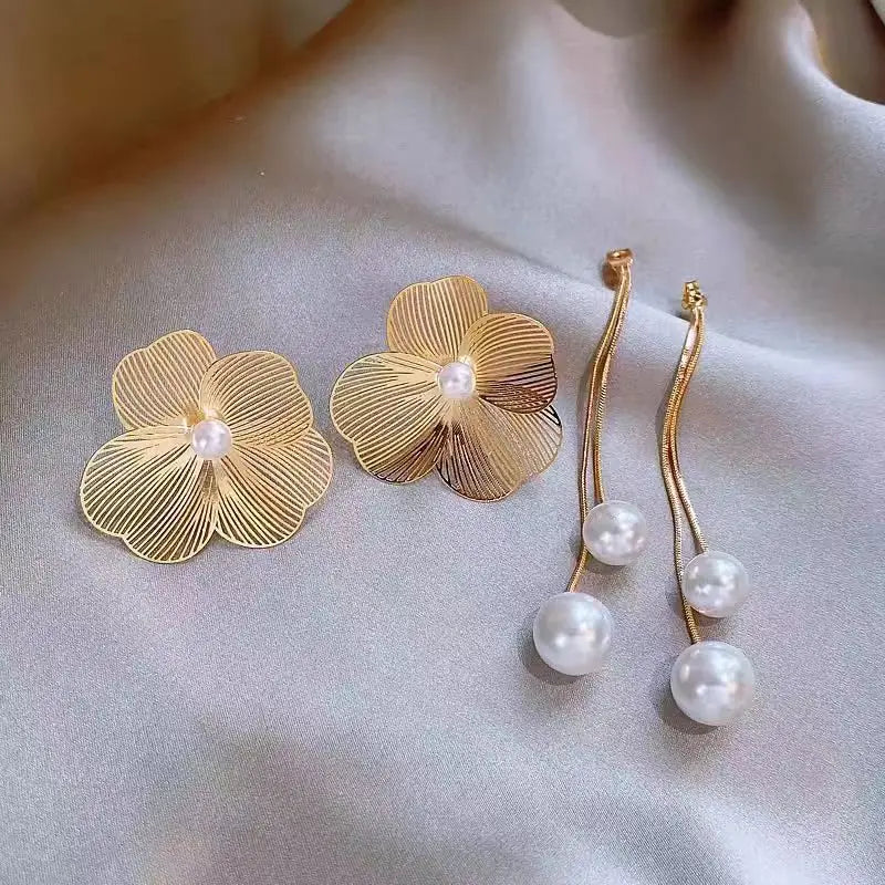 Brinco Longo de Flor com Pérola