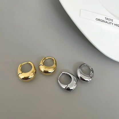Brincos de Argola Oval Minimalista