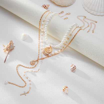 Colar Camadas Dourado com Pérolas e Pingente Concha