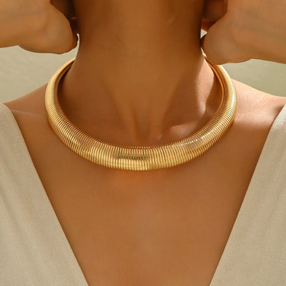 Colar Choker Tubo Dourado