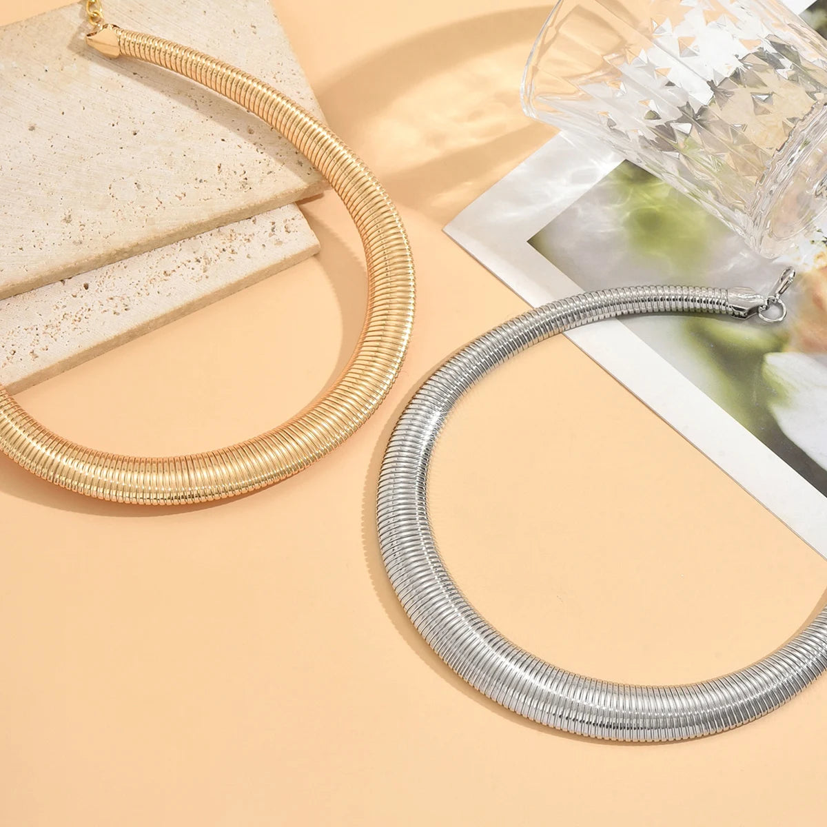 Colar Choker Tubo Dourado