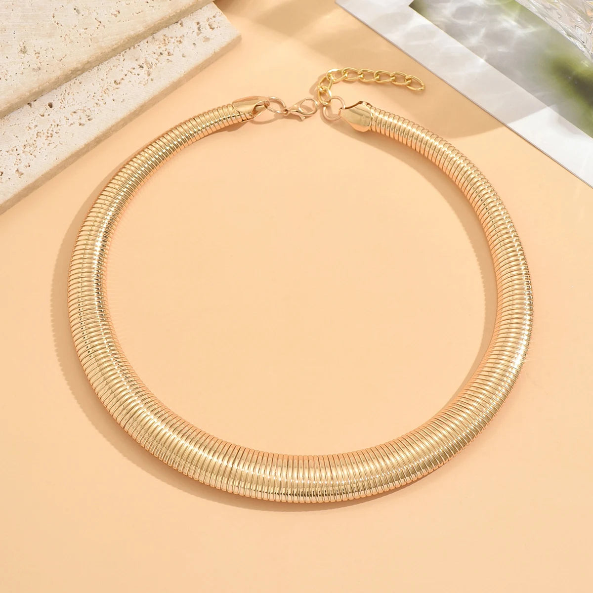 Colar Choker Tubo Dourado