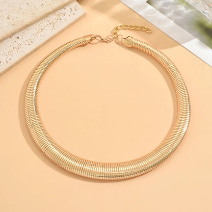 Colar Choker Tubo Dourado