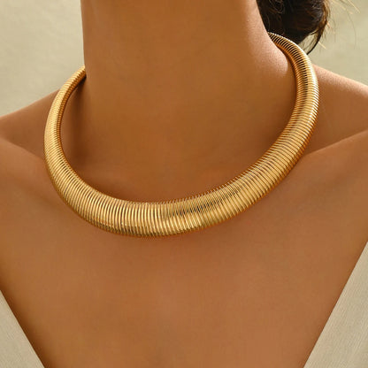 Colar Choker Tubo Dourado