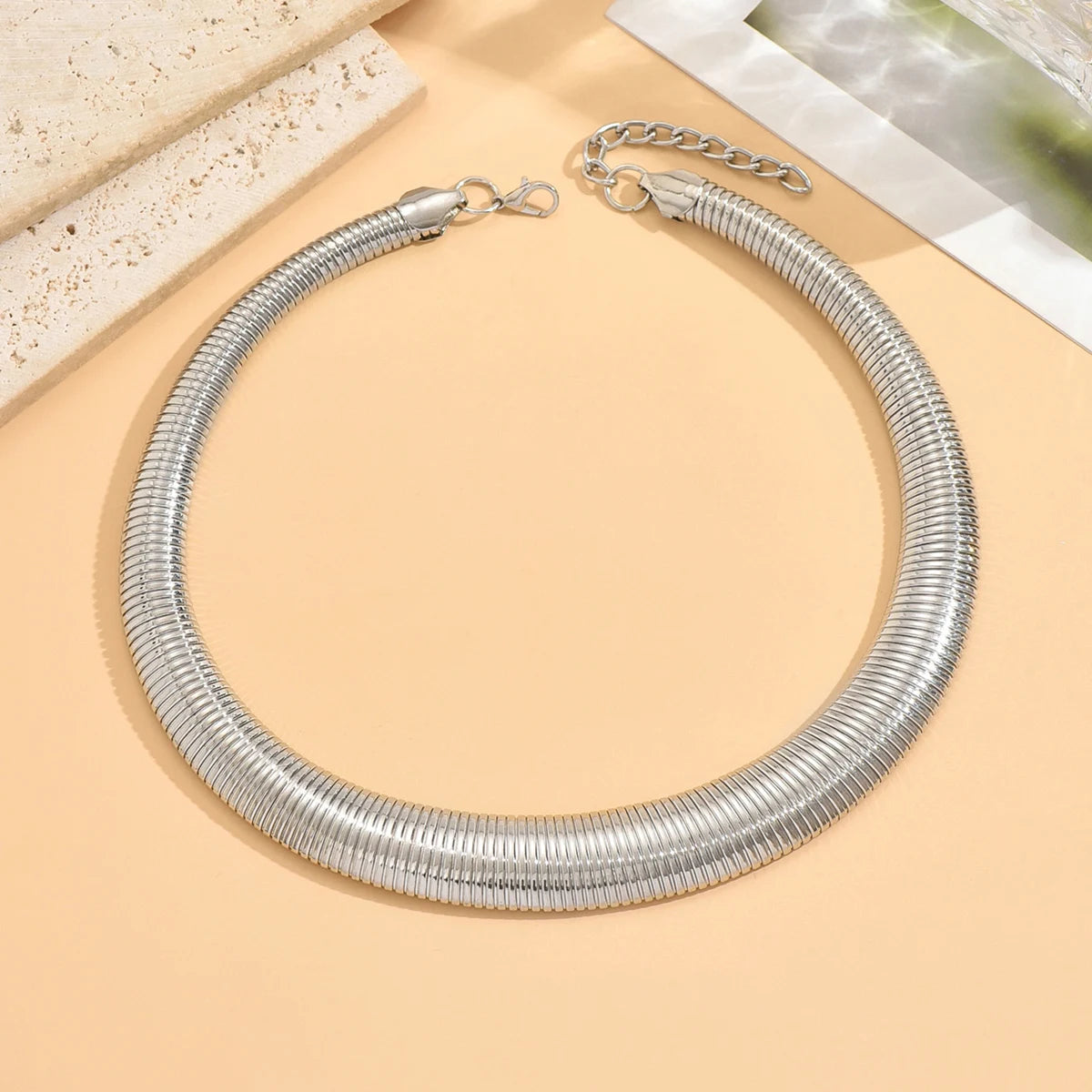 Colar Choker Tubo Dourado