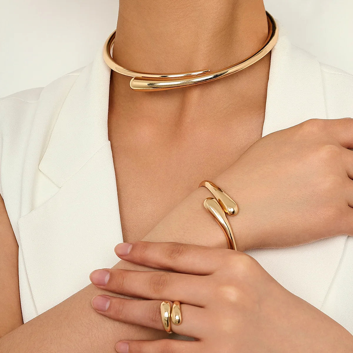 Conjunto Colar, Pulseira e Anel Contorno