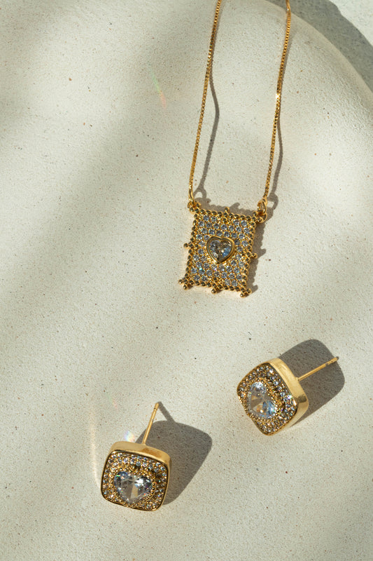 Conjunto Colar e Brinco Coração Cravejado de Cristal Dourado