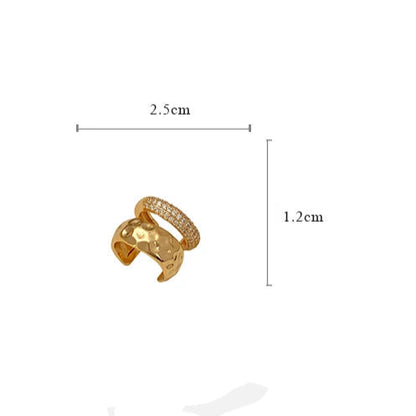 Brinco Ear Cuff Texturizado Cravejado em Zircônias