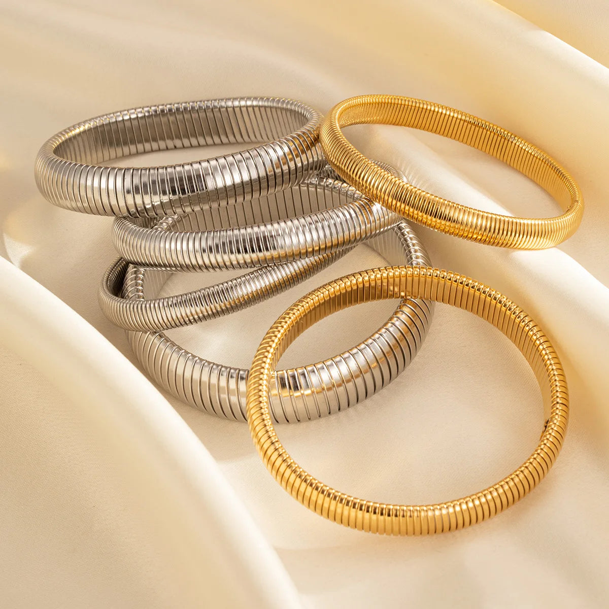 Pulseira Bracelete Mola Dourado / Prateado