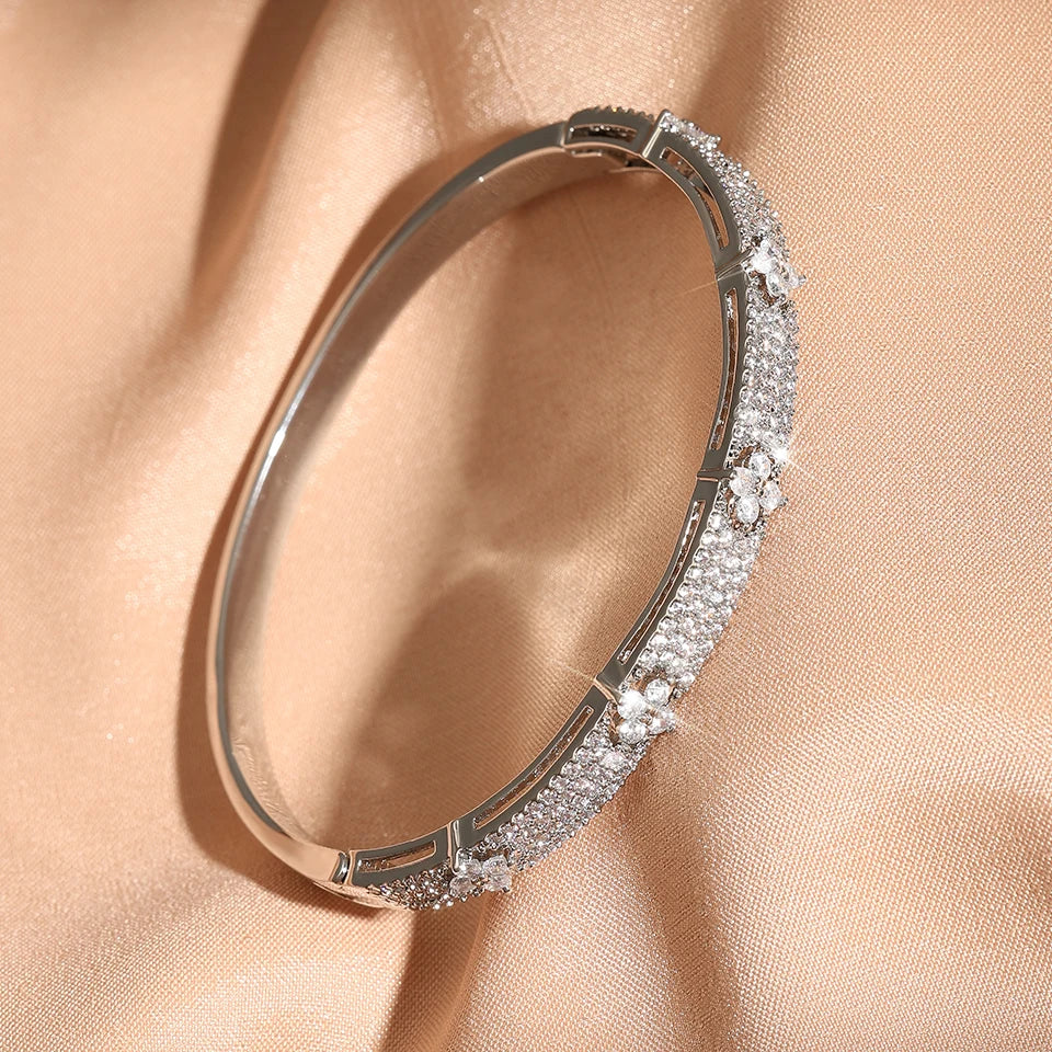 Pulseira Cravejada com Flores