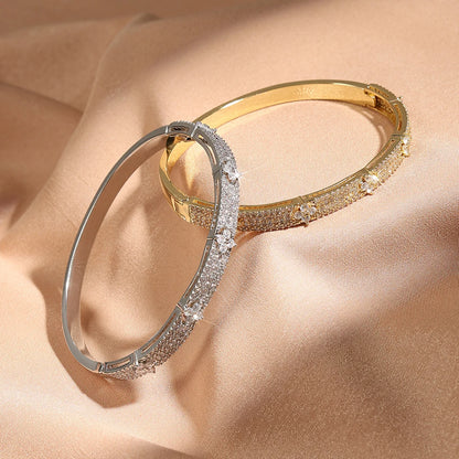 Pulseira Cravejada com Flores