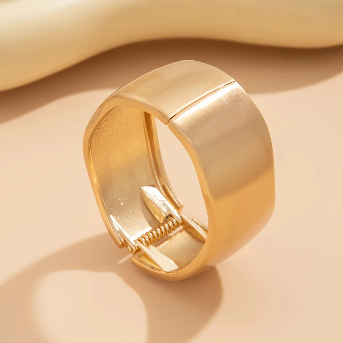 Pulseira Geométrica Dourada Fosca