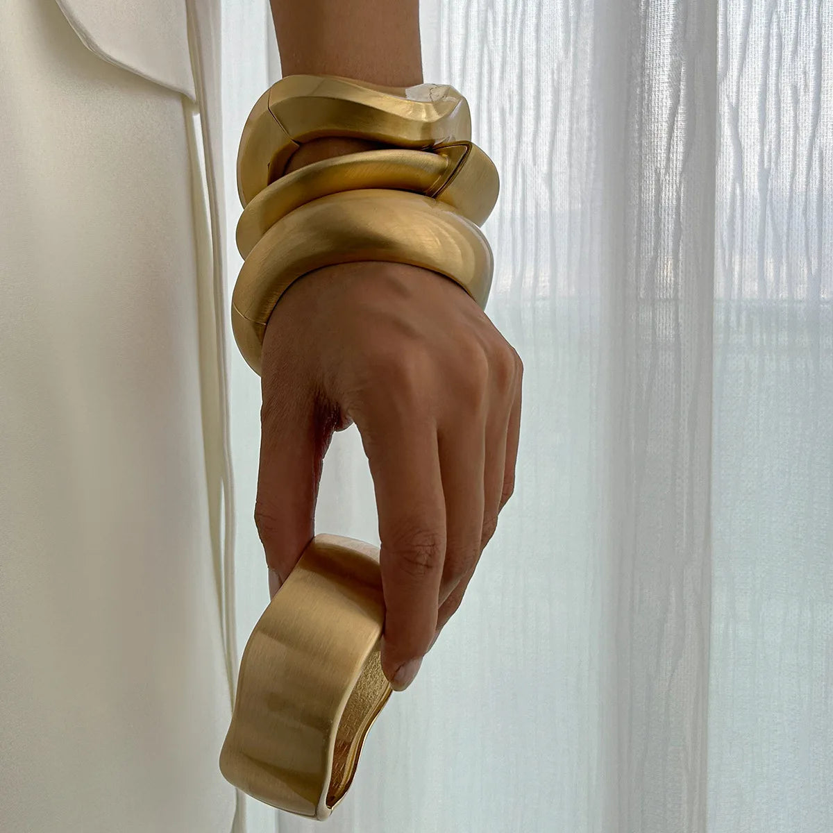 Pulseira Geométrica Dourada Fosca