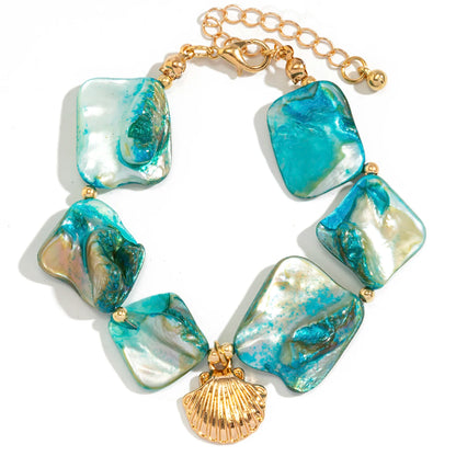 Pulseira Pedras Coloridas com Pingente Concha Dourada