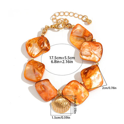 Pulseira Pedras Coloridas com Pingente Concha Dourada