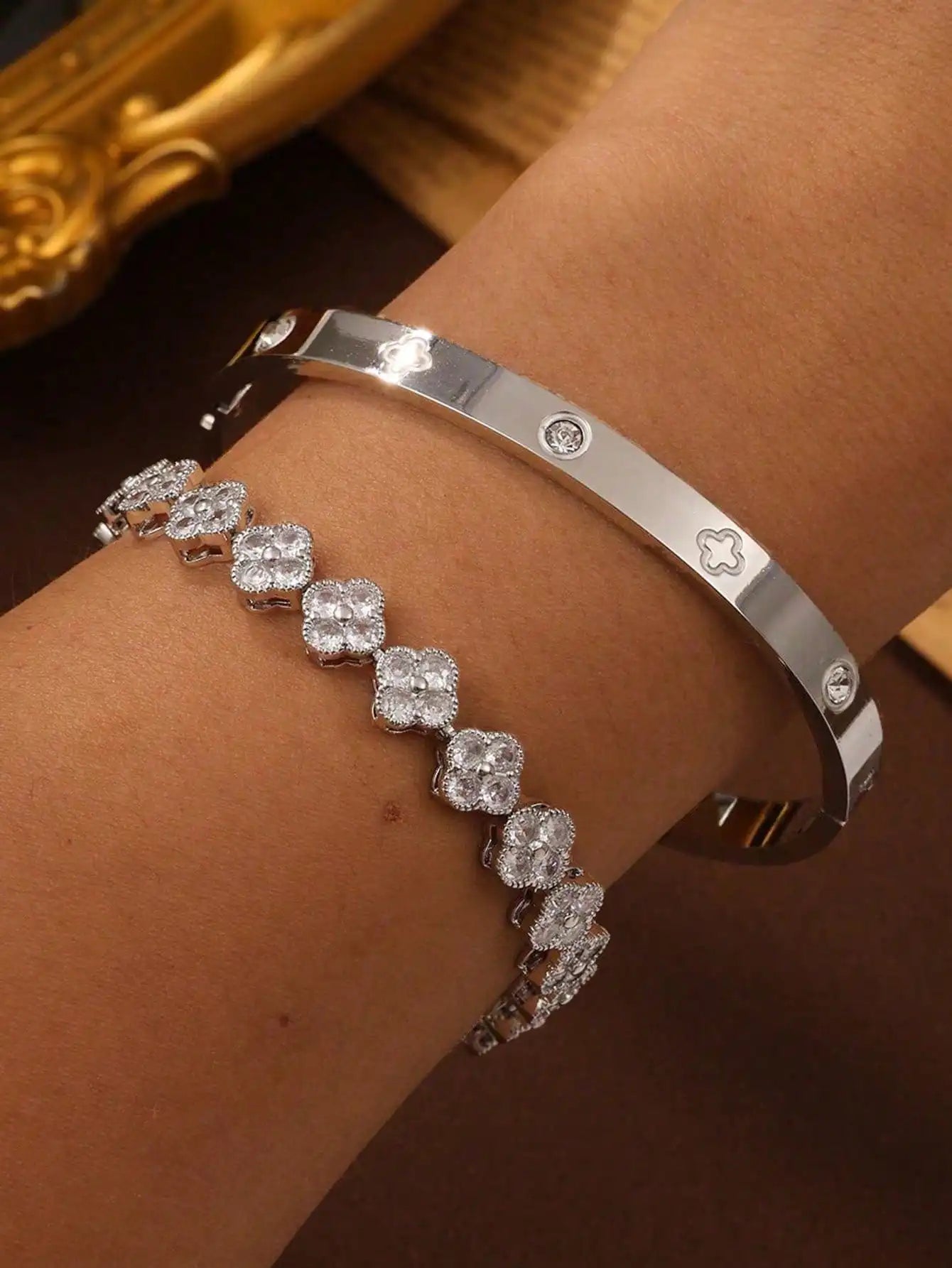Pulseira Trevo Cravejada + Bracelete com Cristais