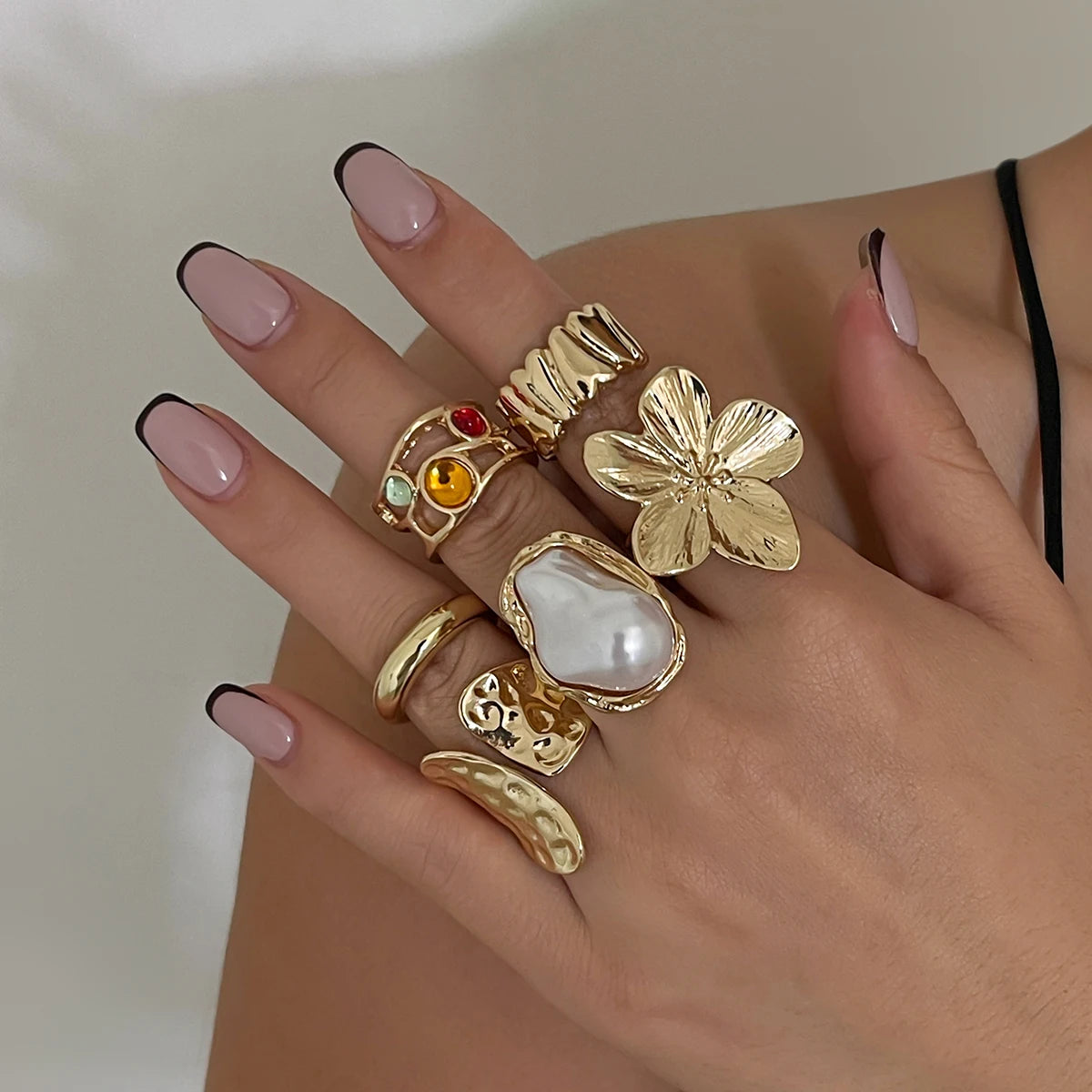 Conjunto de Anéis com Pérola e Pedras Coloridas