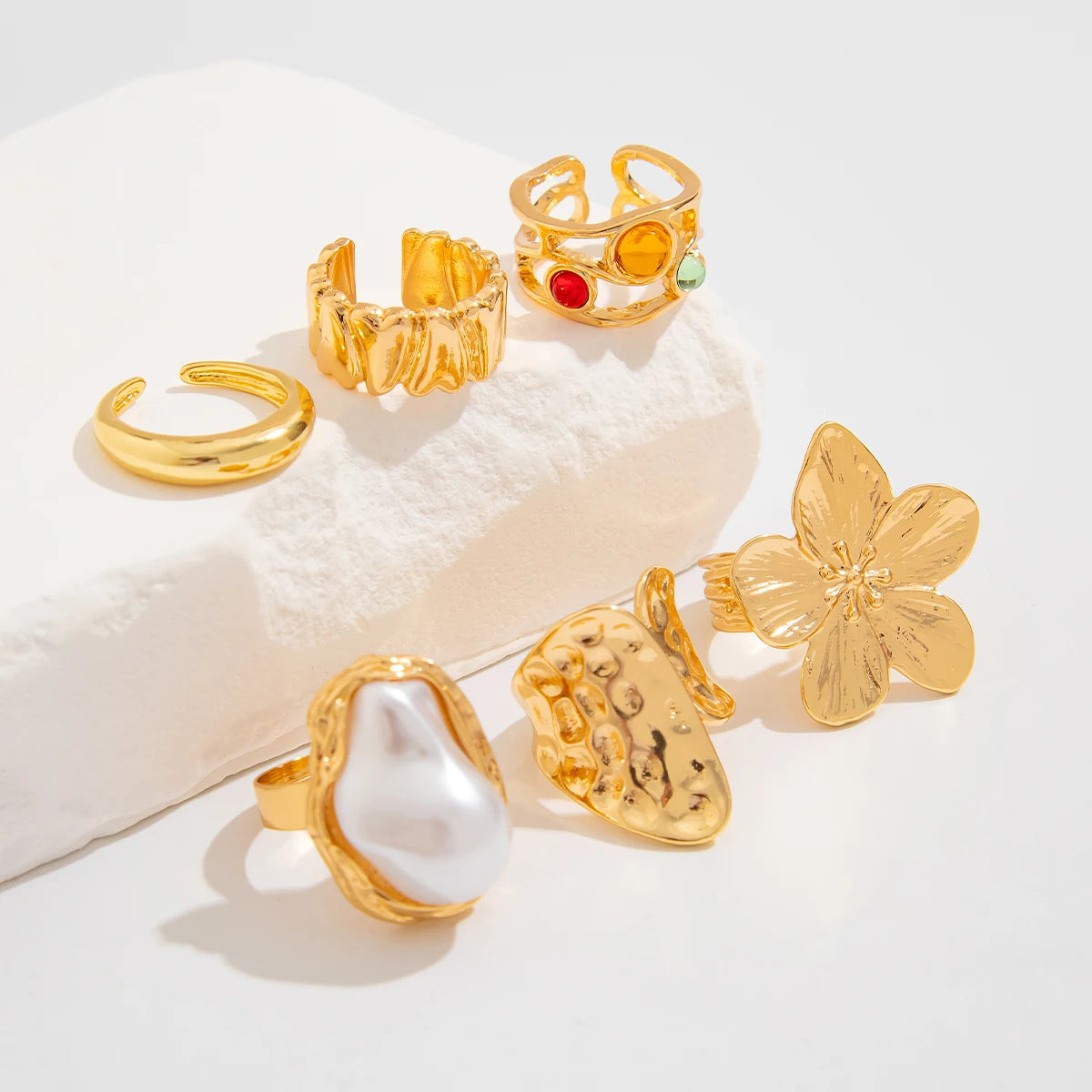 Conjunto de Anéis com Pérola e Pedras Coloridas