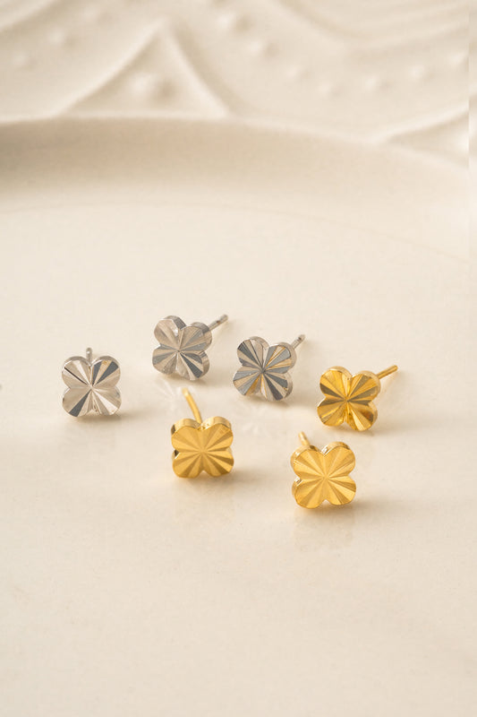 Brinco Trio Flor Lisa Branco