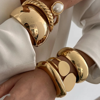 Trio de Pulseiras Esculturas Douradas